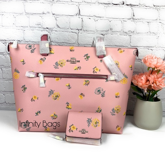 Coach Handbags - Coach Tote and Wallet Set